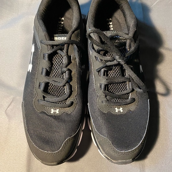 Mens Under Armor Shoes size 12 black and white charges assert deluxe foam shoes - Picture 2 of 3